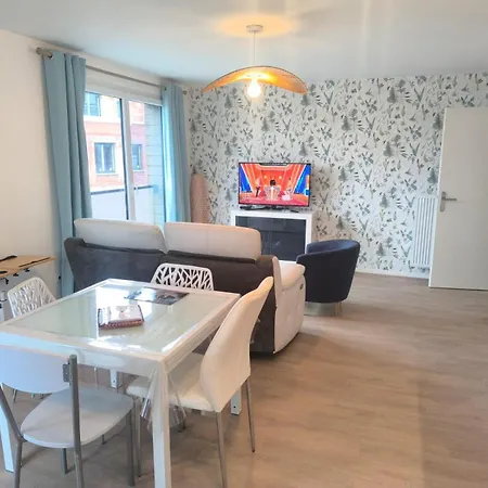 Lerelaisdodile Spacieux 2 Avec Parking Валансьен